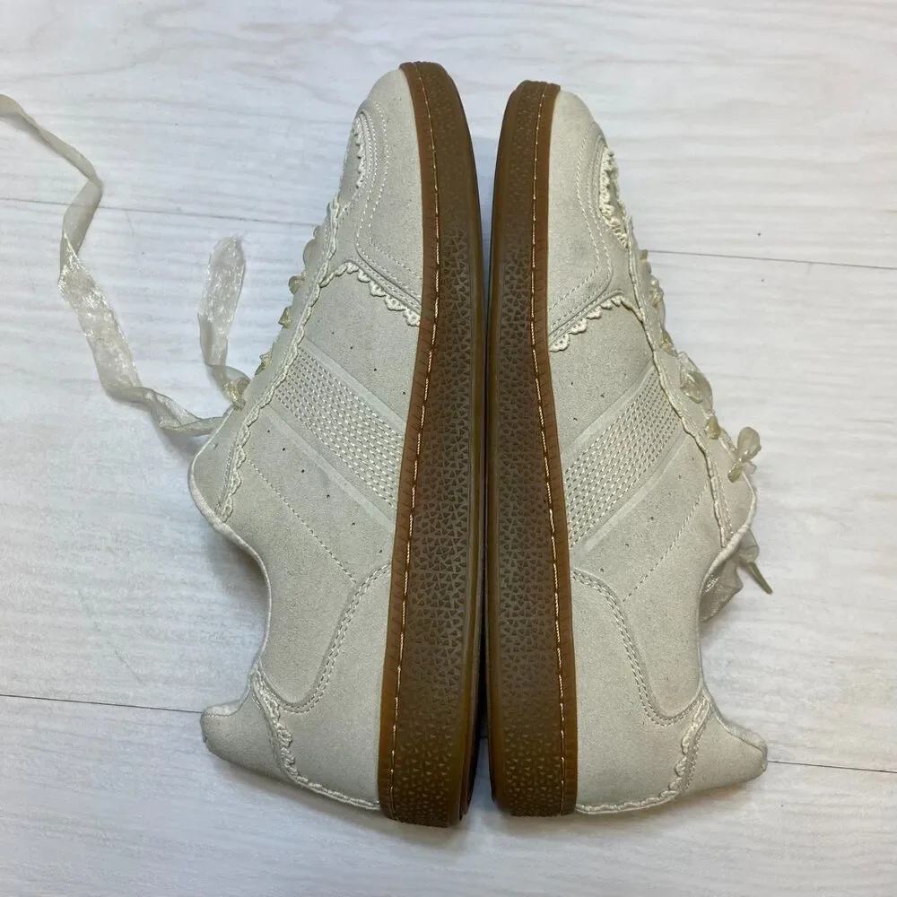 Cushionaire Belinda Sneakers Women's Size 11 White Lace Detail Casual Low Top‎